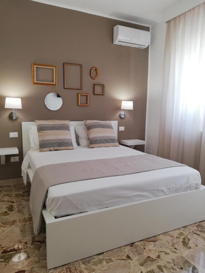Ostuni Crispi House Hotel Exterior photo