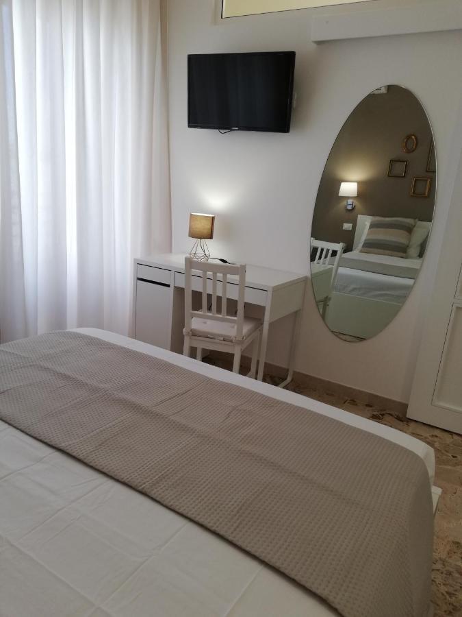Ostuni Crispi House Hotel Exterior photo